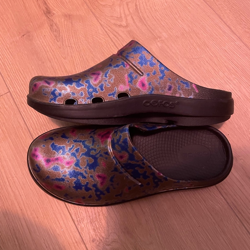 OOFOS Slides Multicolor Womens Size 10
